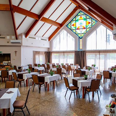 Orchidea Hotel Lipót מראה חיצוני תמונה
