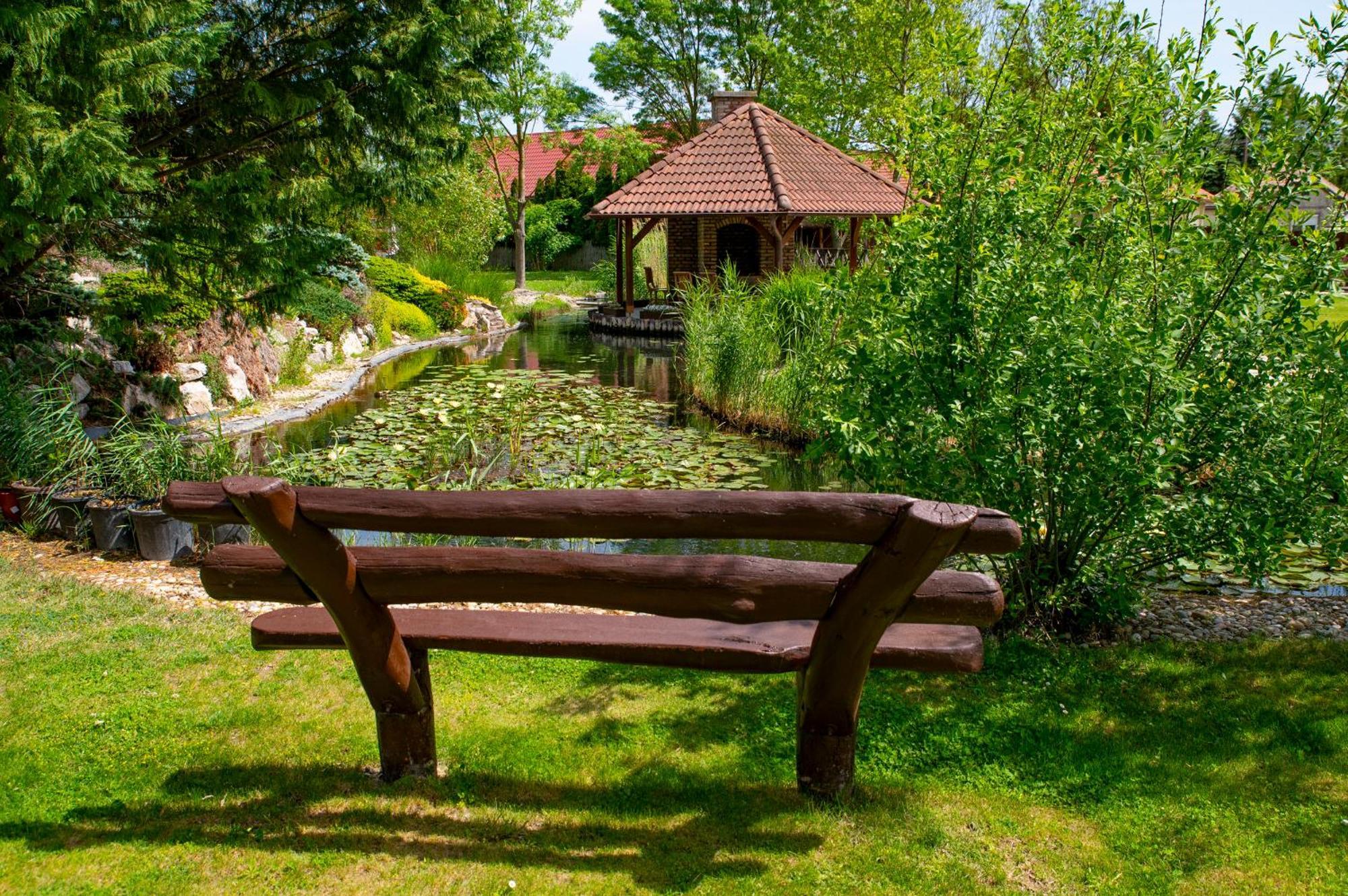Orchidea Hotel Lipót מראה חיצוני תמונה