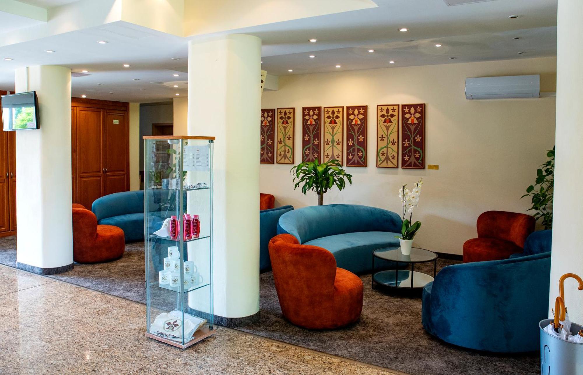 Orchidea Hotel Lipót מראה חיצוני תמונה