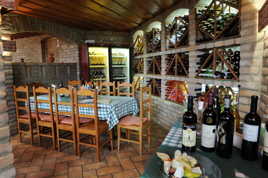 Orchidea Hotel Lipót מראה חיצוני תמונה