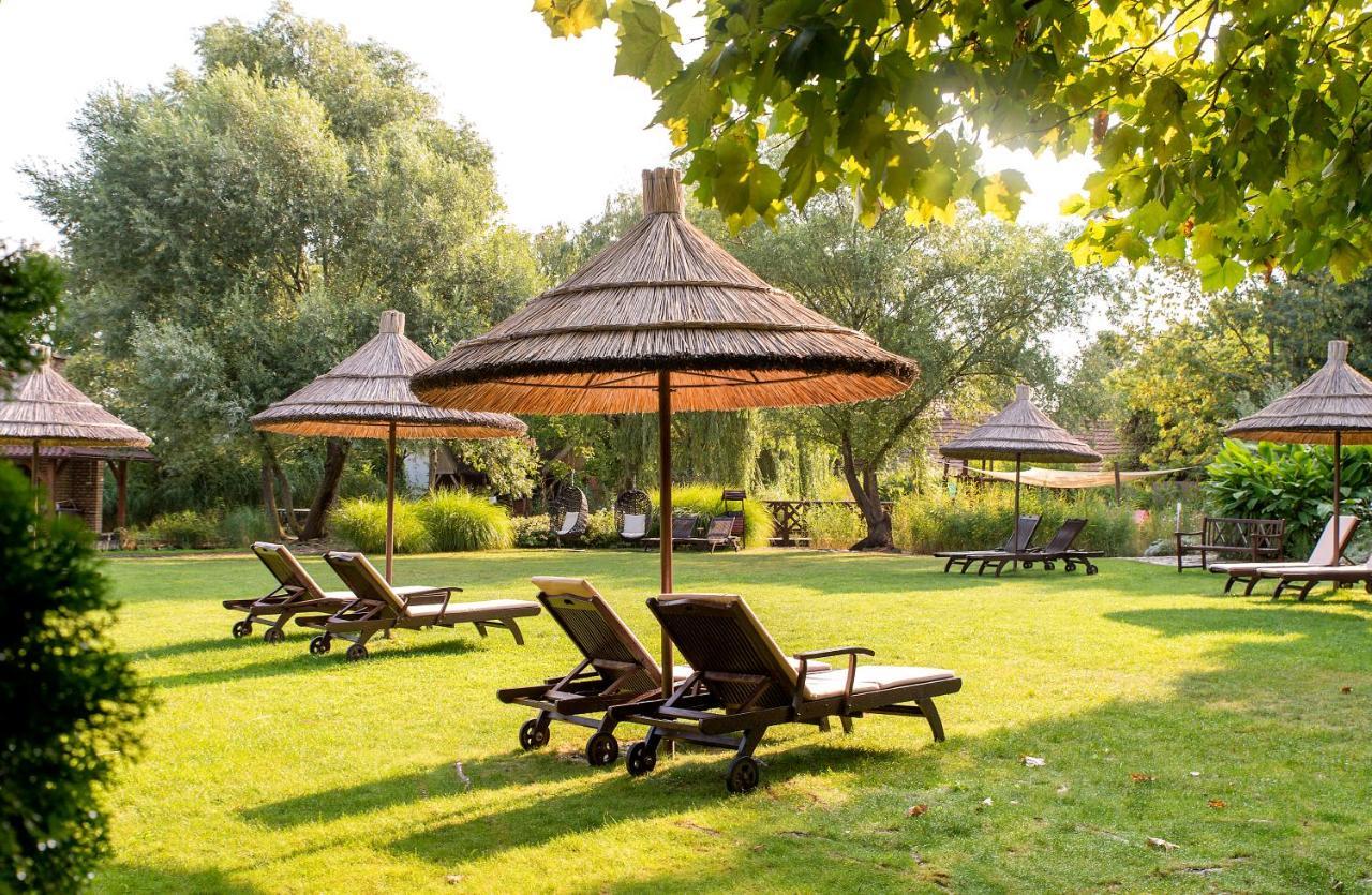 Orchidea Hotel Lipót מראה חיצוני תמונה
