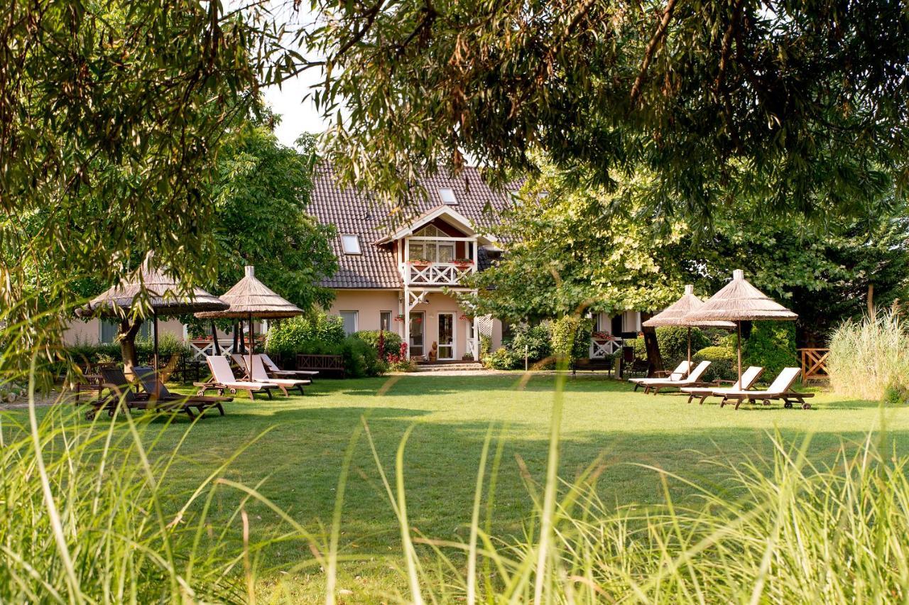 Orchidea Hotel Lipót מראה חיצוני תמונה